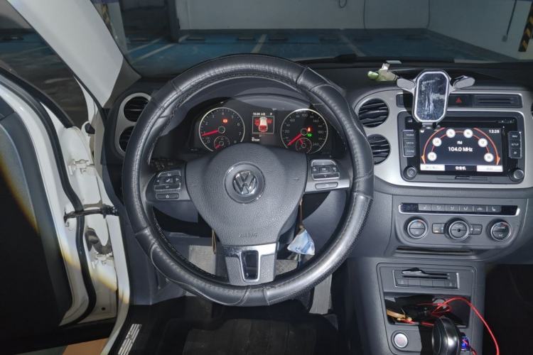 Used Volkswagen Tiguan 2015 1.8TSI Automatic All-Wheel-Drive Luxury Model Steering Wheel