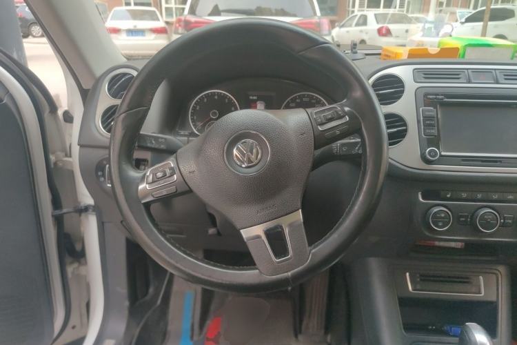 Used Volkswagen Tiguan 2015 2.0 TSI Automatic All-Wheel Drive Luxury Edition Steering Wheel