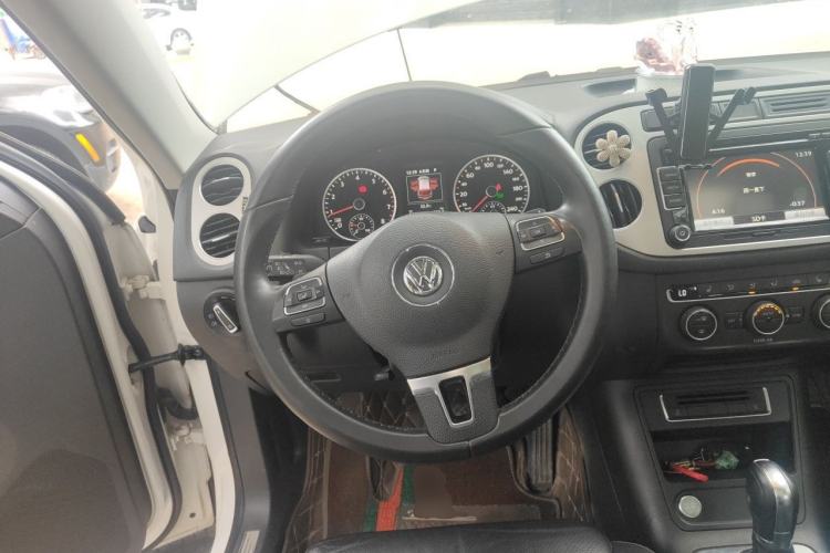 Used Volkswagen Tiguan 2015 1.8TSI Automatic Two-Wheel Drive Luxury Model Steering Wheel