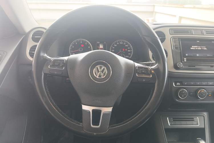 Used Volkswagen Tiguan 2015 1.8TSI Automatic All-Wheel-Drive Luxury Model Steering Wheel