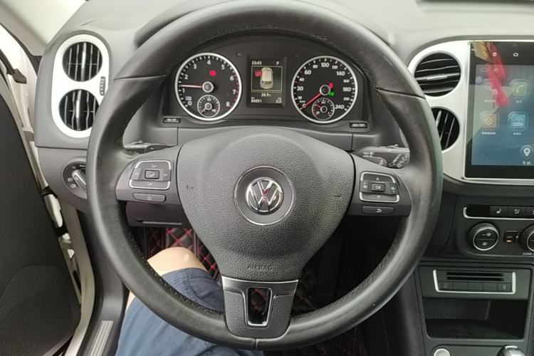 Used Volkswagen Tiguan 2015 1.8TSI Automatic Two-Wheel Drive Luxury Model Steering Wheel