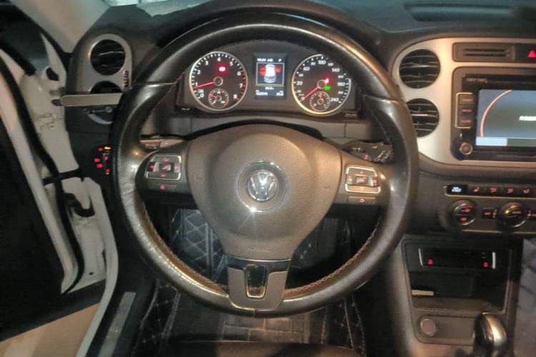 Used Volkswagen Tiguan 2015 1.8TSI Automatic Two-Wheel Drive Luxury Model Steering Wheel