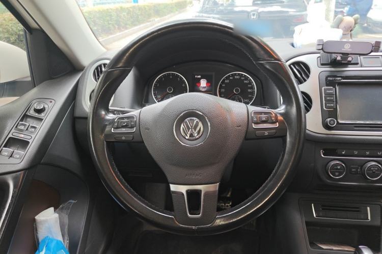 Used Volkswagen Tiguan 2015 1.8TSI Automatic Two-Wheel Drive Luxury Model Steering Wheel
