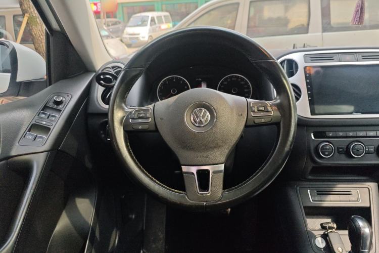 Used Volkswagen Tiguan 2015 1.8TSI Automatic Two-Wheel Drive Luxury Model Steering Wheel