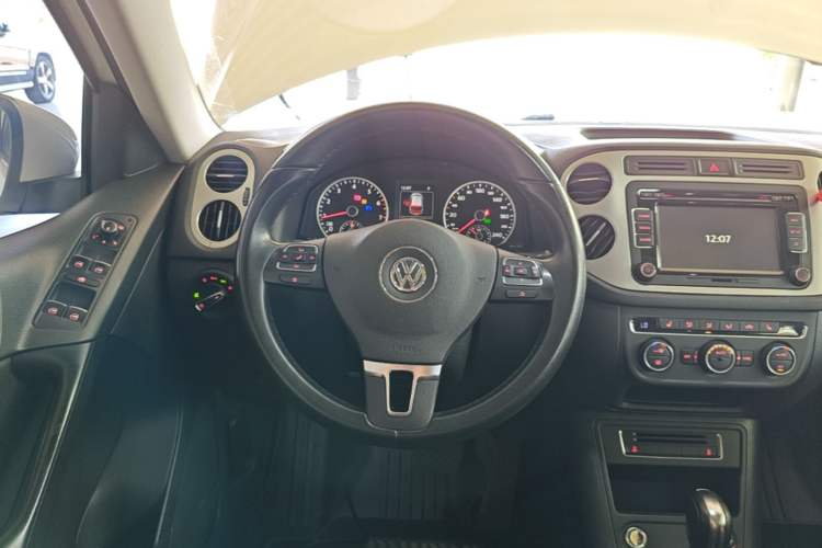 Used Volkswagen Tiguan 2015 1.8TSI Automatic Two-Wheel Drive Luxury Model Steering Wheel