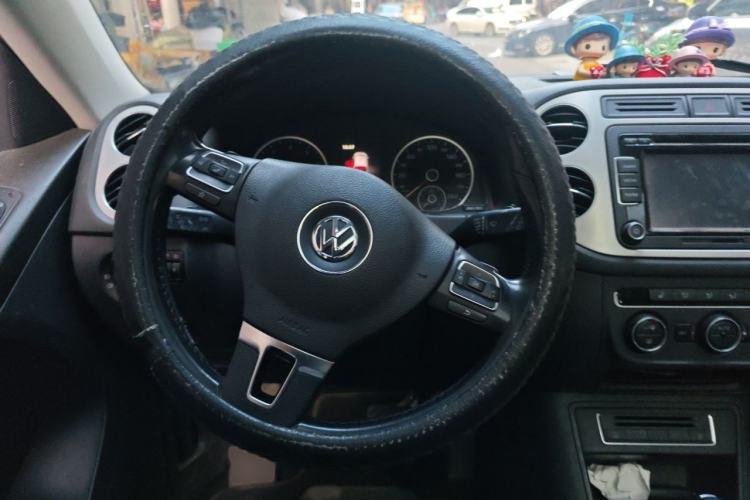 Used Volkswagen Tiguan 2015 1.8TSI Automatic Two-Wheel Drive Luxury Model Steering Wheel