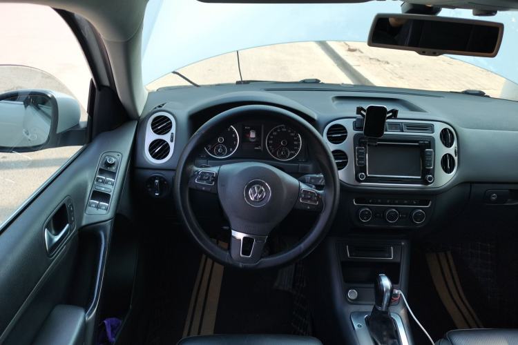 Used Volkswagen Tiguan 2015 1.8TSI Automatic Two-Wheel Drive Luxury Model Steering Wheel