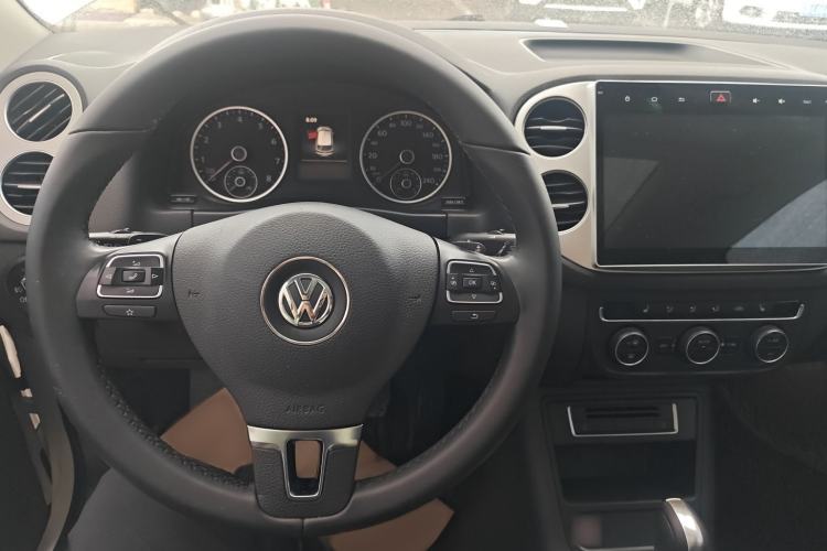 Used Volkswagen Tiguan 2015 2.0 TSI Automatic All-Wheel Drive Luxury Edition Steering Wheel