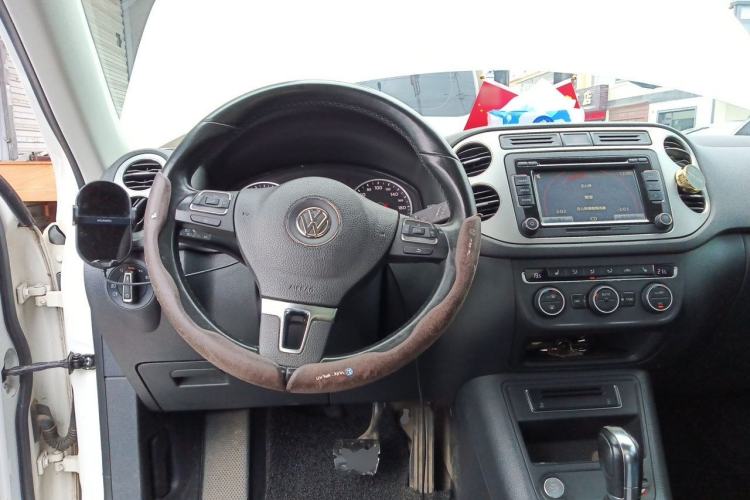 Used Volkswagen Tiguan 2015 1.8TSI Automatic All-Wheel-Drive Luxury Model Steering Wheel