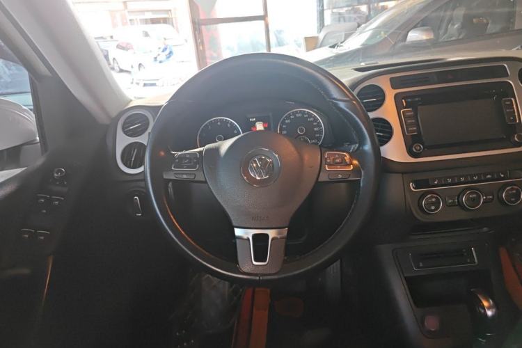 Used Volkswagen Tiguan 2015 2.0 TSI Automatic All-Wheel Drive Luxury Edition Steering Wheel