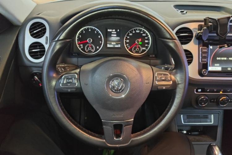 Used Volkswagen Tiguan 2015 1.8TSI Automatic Two-Wheel Drive Luxury Model Steering Wheel
