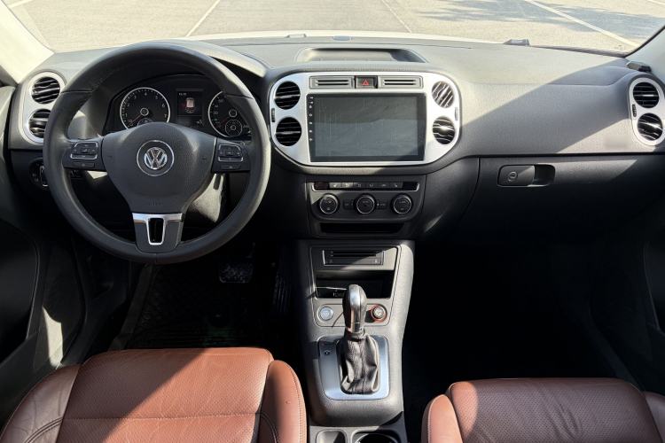Used Volkswagen Tiguan 2015 2.0 TSI Automatic All-Wheel Drive Luxury Edition Steering Wheel