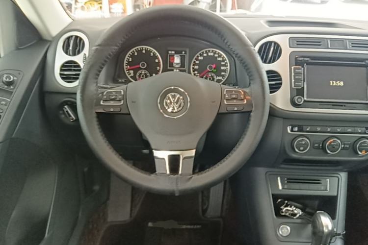 Used Volkswagen Tiguan 2015 1.8TSI Automatic Two-Wheel Drive Luxury Model Steering Wheel