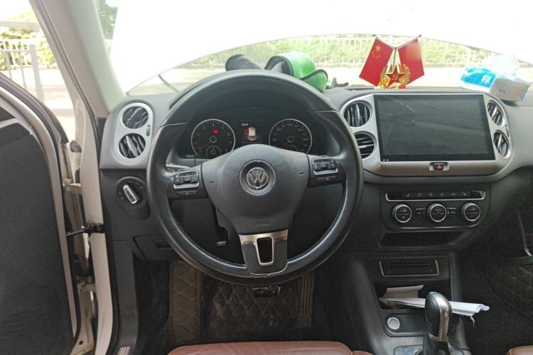Used Volkswagen Tiguan 2015 1.8TSI Automatic Two-Wheel Drive Luxury Model Steering Wheel