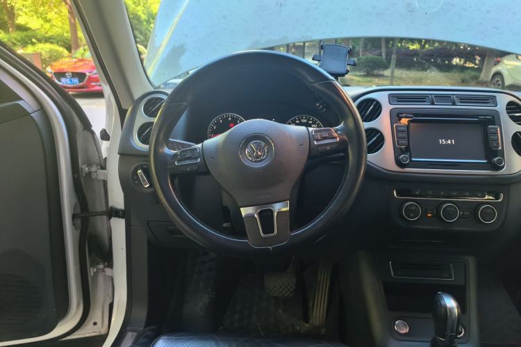 Used Volkswagen Tiguan 2015 1.8TSI Automatic All-Wheel-Drive Luxury Model Steering Wheel