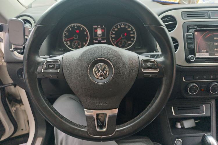 Used Volkswagen Tiguan 2015 1.8TSI Automatic Two-Wheel Drive Luxury Model Steering Wheel