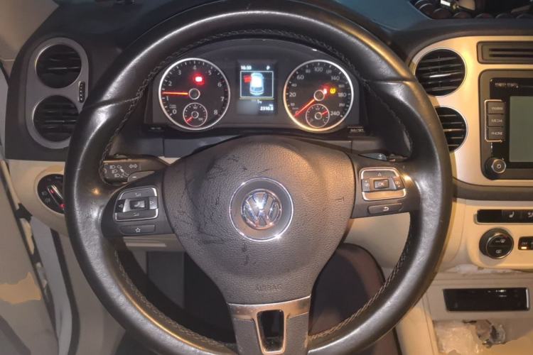 Used Volkswagen Tiguan 2015 1.8TSI Automatic Two-Wheel Drive Luxury Model Steering Wheel