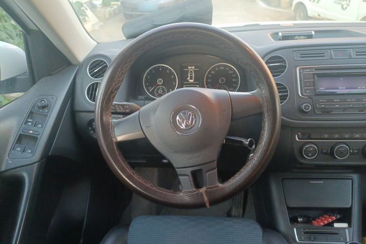 Used Volkswagen Tiguan 2015 1.4TSI Manual Two-Wheel Drive BlueMotion Edition Steering Wheel