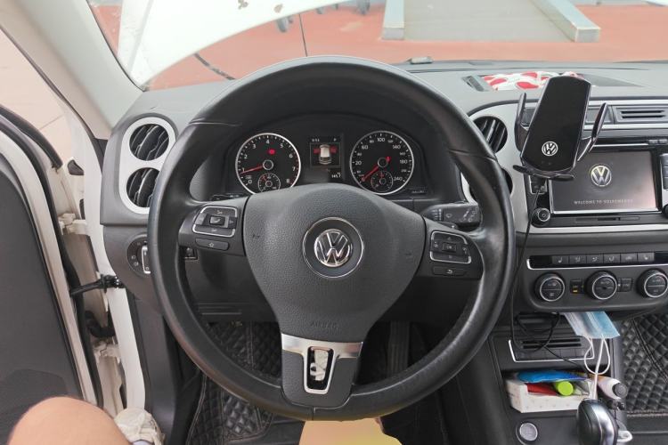 Used Volkswagen Tiguan 2015 1.8TSI Automatic All-Wheel-Drive Luxury Model Steering Wheel