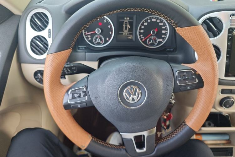 Used Volkswagen Tiguan 2015 1.8TSI Manual Two-Wheel-Drive Limited Edition Steering Wheel