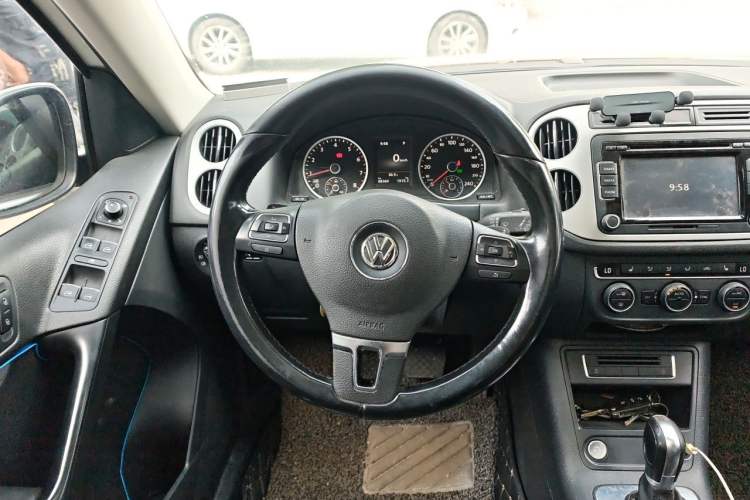 Used Volkswagen Tiguan 2015 1.8TSI Automatic Two-Wheel Drive Luxury Model Steering Wheel
