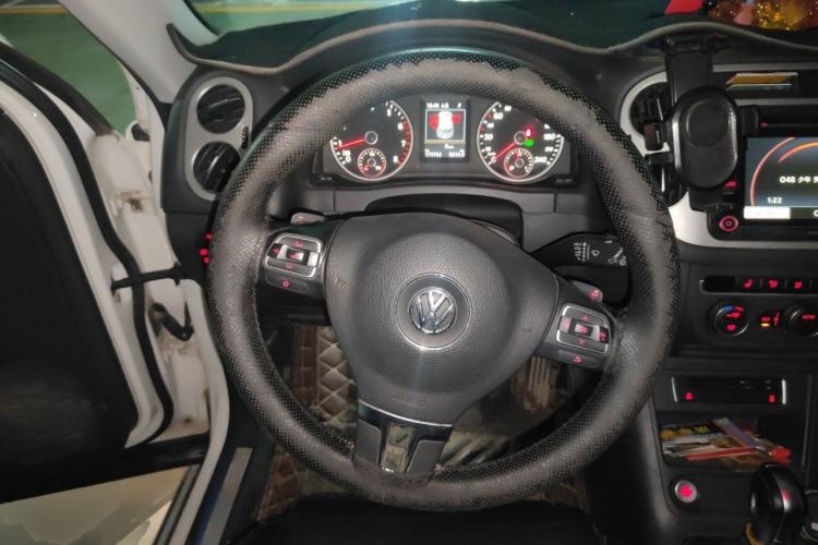 Used Volkswagen Tiguan 2015 1.8TSI Automatic Two-Wheel Drive Luxury Model Steering Wheel