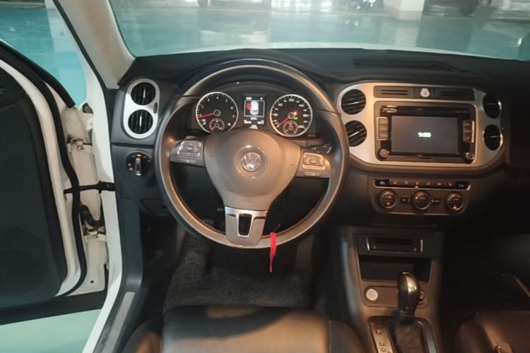 Used Volkswagen Tiguan 2015 2.0 TSI Automatic All-Wheel Drive Luxury Edition Steering Wheel