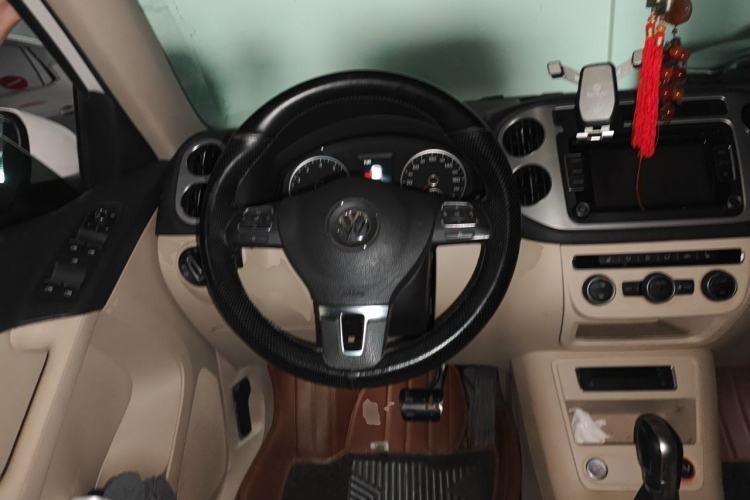 Used Volkswagen Tiguan 2015 1.8TSI Automatic All-Wheel-Drive Luxury Model Steering Wheel