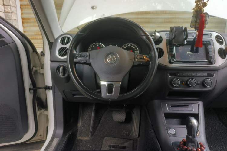 Used Volkswagen Tiguan 2015 1.8TSI Automatic Two-Wheel Drive Luxury Model Steering Wheel