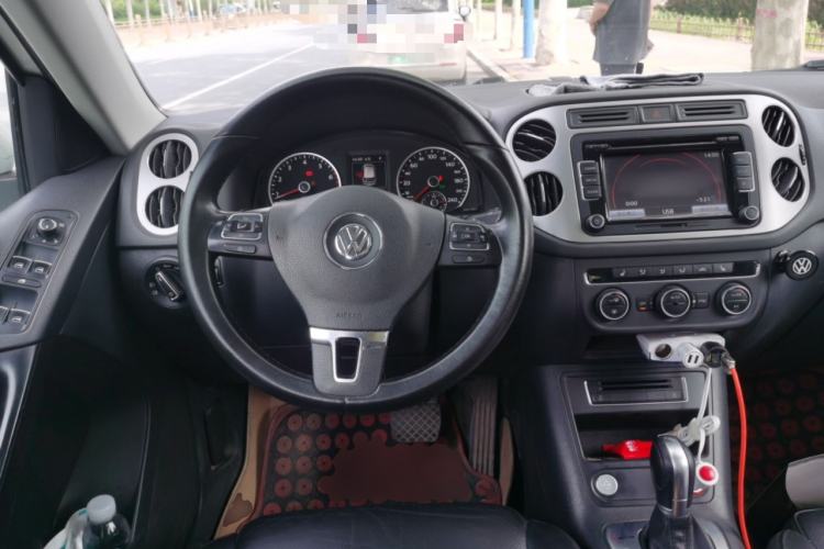 Used Volkswagen Tiguan 2015 2.0 TSI Automatic All-Wheel Drive Luxury Edition Steering Wheel