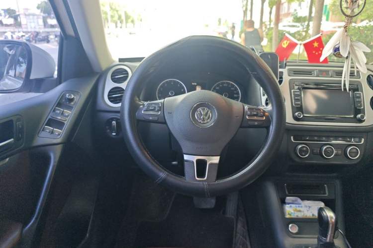 Used Volkswagen Tiguan 2015 1.8TSI Automatic Two-Wheel Drive Luxury Model Steering Wheel