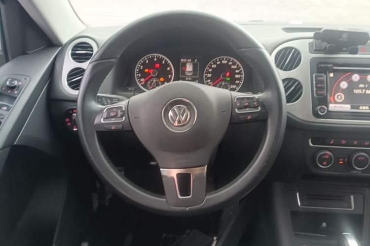Used Volkswagen Tiguan 2015 1.8TSI Automatic Two-Wheel Drive Luxury Model Steering Wheel