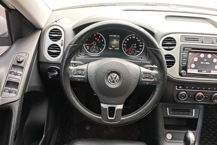 Used Volkswagen Tiguan 2015 1.8TSI Automatic Two-Wheel Drive Luxury Model Steering Wheel