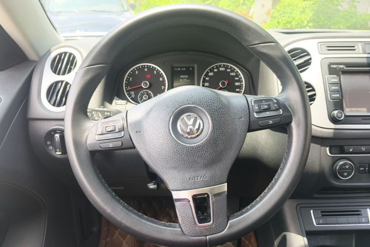 Used Volkswagen Tiguan 2015 1.8TSI Automatic Two-Wheel Drive Luxury Model Steering Wheel