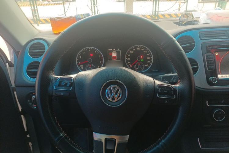 Used Volkswagen Tiguan 2015 1.8TSI Automatic All-Wheel-Drive Luxury Model Steering Wheel