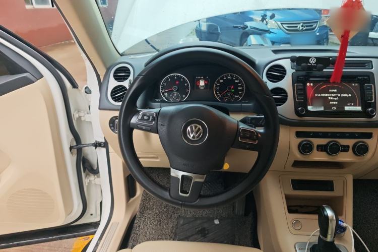 Used Volkswagen Tiguan 2015 1.8TSI Automatic All-Wheel-Drive Luxury Model Steering Wheel