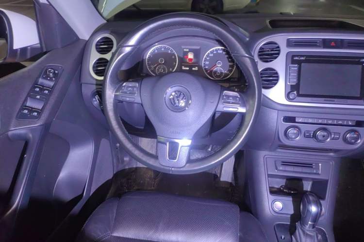 Used Volkswagen Tiguan 2015 1.8TSI Automatic Two-Wheel Drive Luxury Model Steering Wheel