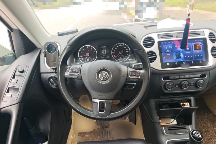 Used Volkswagen Tiguan 2015 1.8TSI Manual Two-Wheel-Drive Limited Edition Steering Wheel