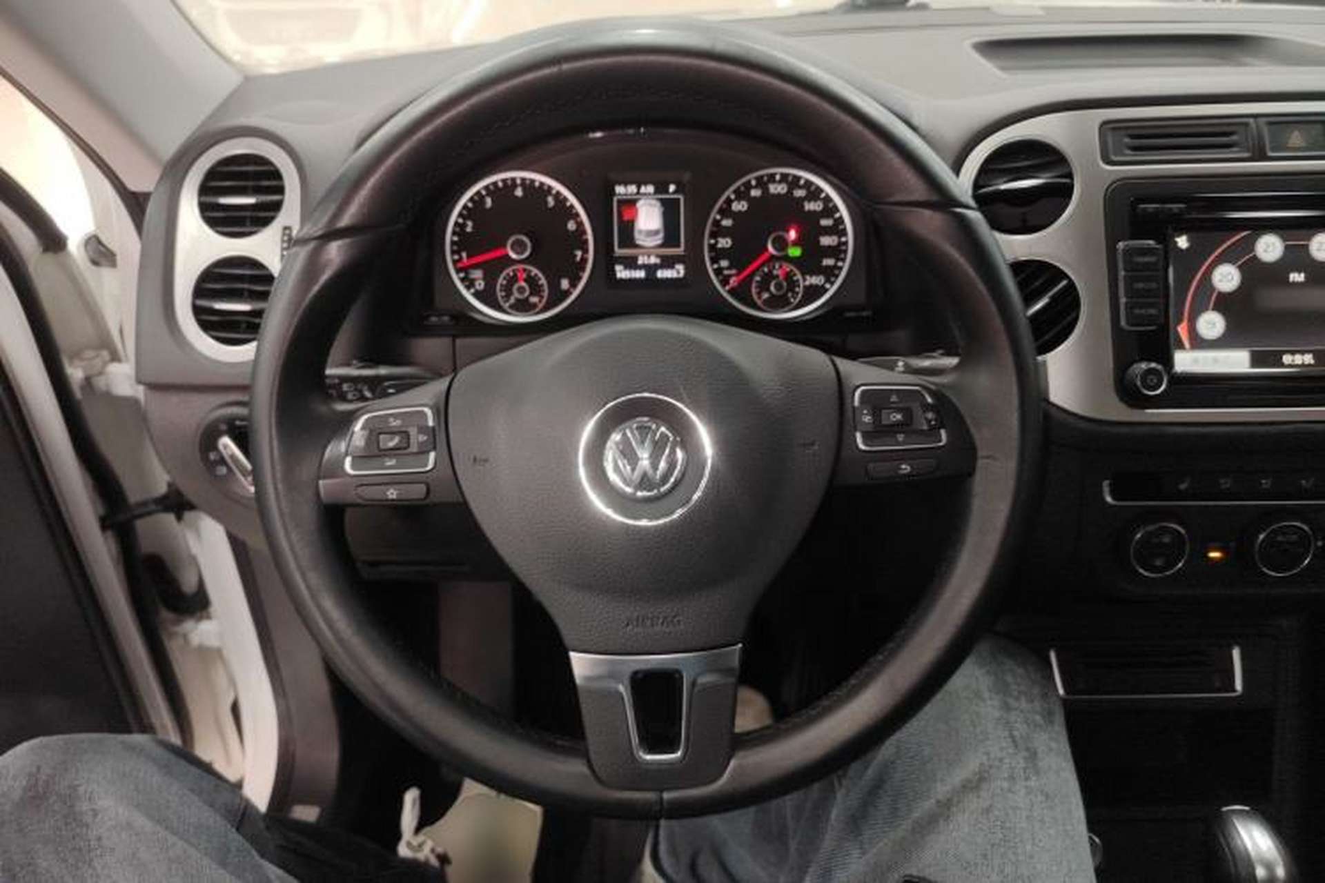 Used Volkswagen Tiguan 2015 1.8TSI Automatic All-Wheel-Drive Luxury Model Steering Wheel