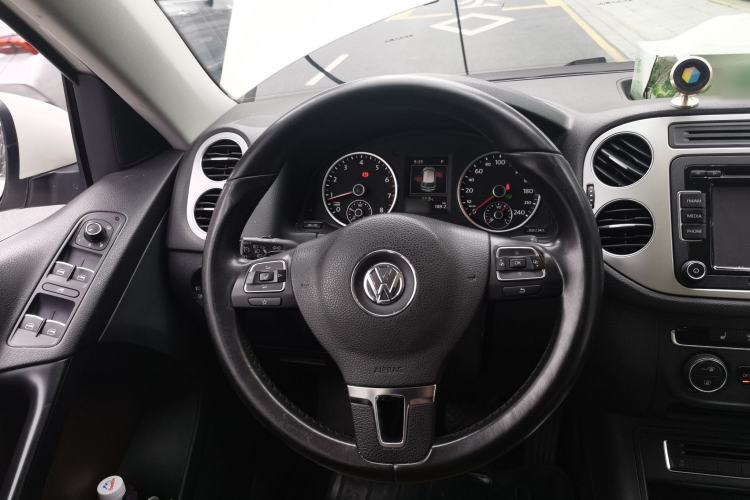 Used Volkswagen Tiguan 2015 1.8TSI Automatic Two-Wheel Drive Luxury Model Steering Wheel
