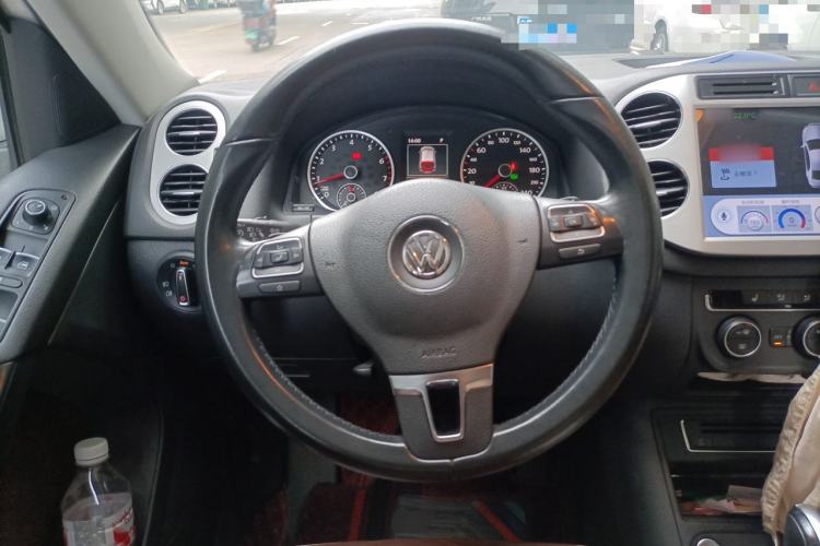 Used Volkswagen Tiguan 2015 1.8TSI Automatic All-Wheel-Drive Luxury Model Steering Wheel