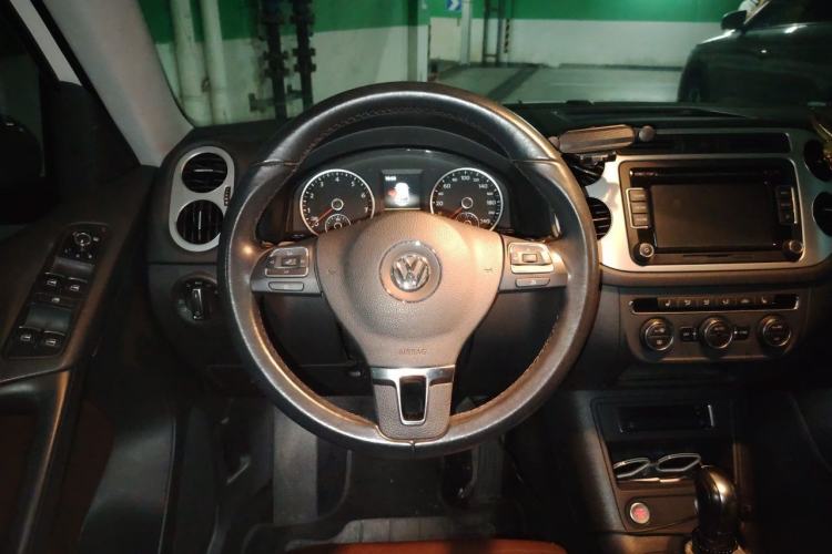 Used Volkswagen Tiguan 2015 1.8TSI Automatic Two-Wheel Drive Luxury Model Steering Wheel