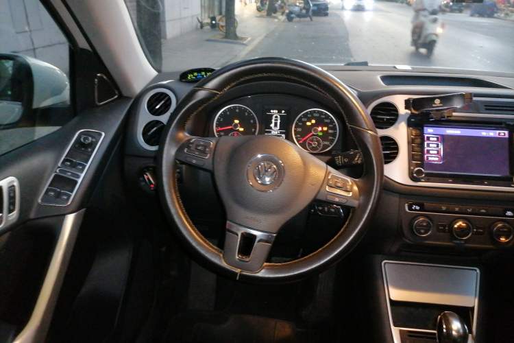 Used Volkswagen Tiguan 2015 1.8TSI Automatic Two-Wheel Drive Comfort Edition Steering Wheel