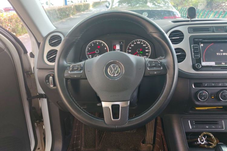 Used Volkswagen Tiguan 2015 2.0 TSI Automatic All-Wheel Drive Flagship Edition Steering Wheel