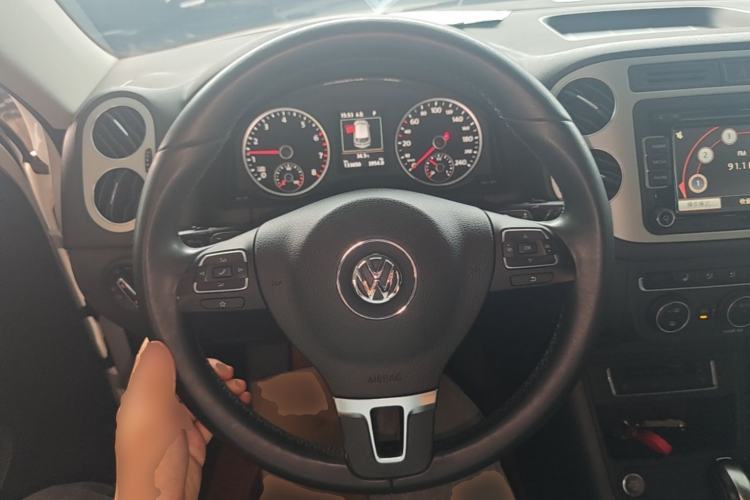 Used Volkswagen Tiguan 2015 1.8TSI Automatic Two-Wheel Drive Luxury Model Steering Wheel