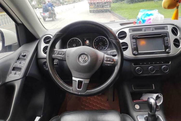 Used Volkswagen Tiguan 2015 1.8TSI Automatic All-Wheel-Drive Luxury Model Steering Wheel