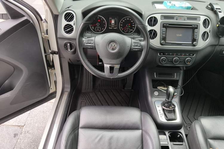 Used Volkswagen Tiguan 2015 1.8TSI Automatic Two-Wheel Drive Luxury Model Steering Wheel