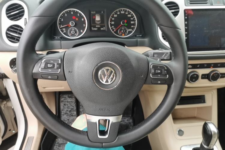 Used Volkswagen Tiguan 2015 1.8TSI Automatic Two-Wheel Drive Luxury Model Steering Wheel