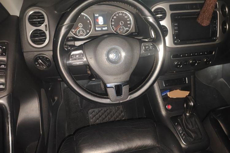Used Volkswagen Tiguan 2015 1.8TSI Automatic Two-Wheel Drive Luxury Model Steering Wheel