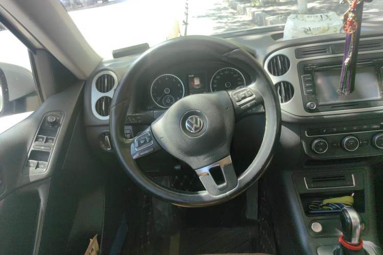 Used Volkswagen Tiguan 2015 1.8TSI Automatic Two-Wheel Drive Luxury Model Steering Wheel